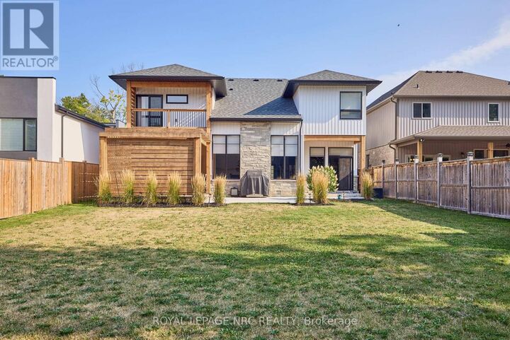 Property Photo:  8 Hilda Street  ON L3C 0H3 