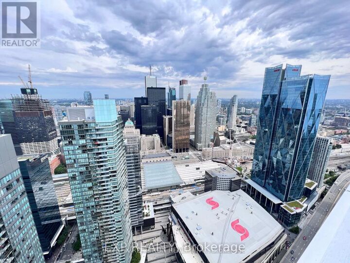 Property Photo:  100 Harbour Street 6302  ON M5J 0B5 