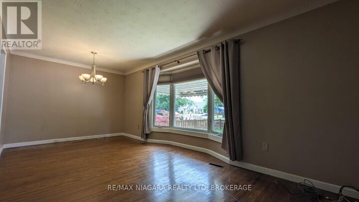 Property Photo: 624 Bunting Road ON L2M 2Z8