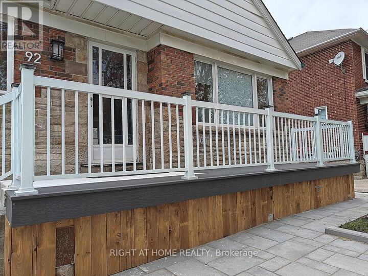 Property Photo:  92 Cadillac Avenue South Upper  ON L1H 5Z2 