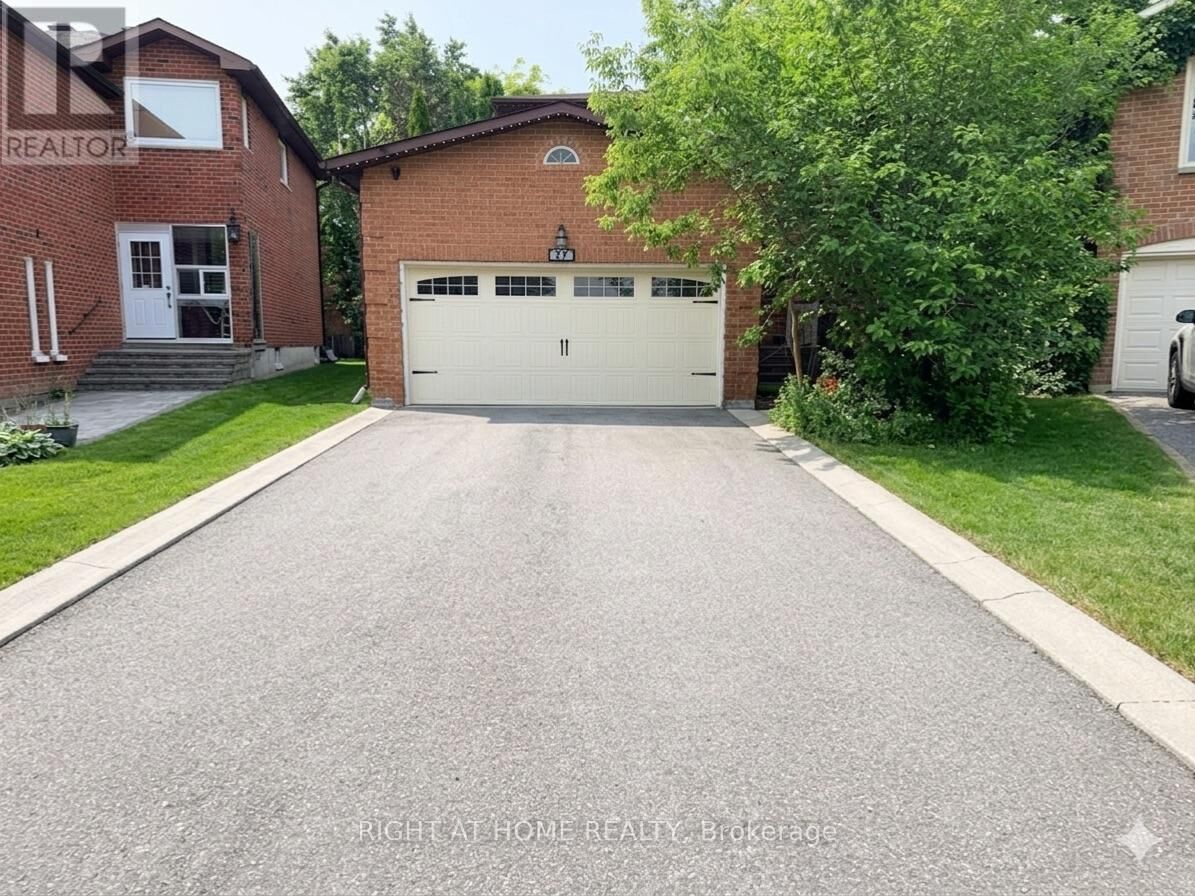 Property Photo:  37 Versailles Court  ON L4C 8V6 