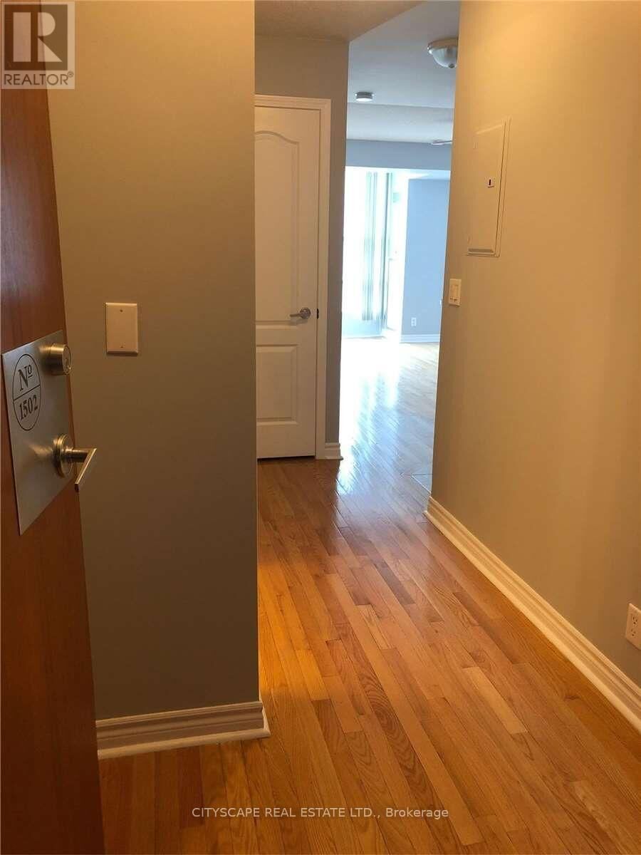 Property Photo:  33 Elm Drive 1502  ON L5B 4L2 