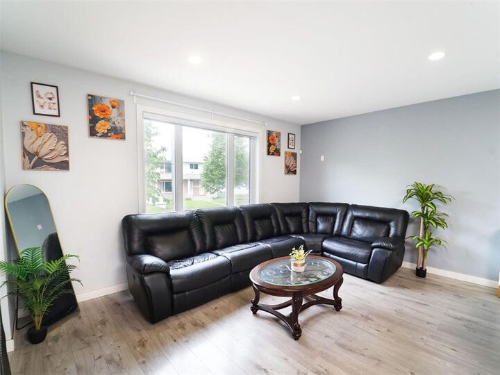 Photo de la propriété: 320 Riverton Avenue MB R2L 0N4