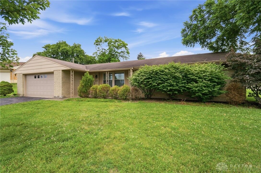 Property Photo: 5912 Lombardy Court OH 45449