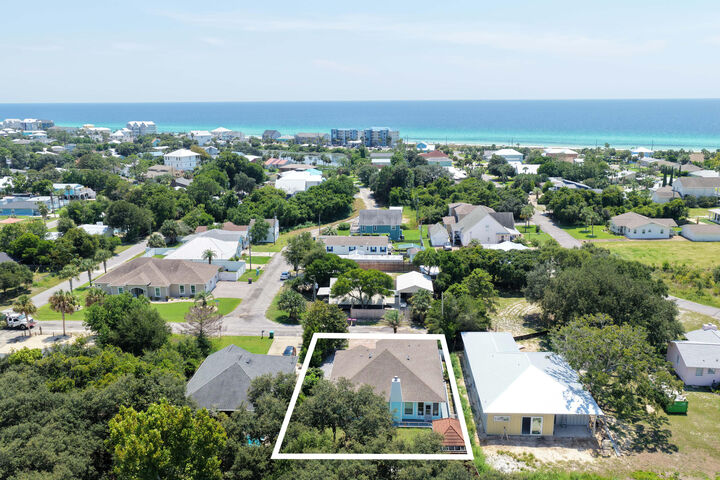 Property Photo: 20756 West End Drive FL 32413