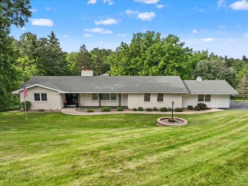 Property Photo: 12275 Kingston Way IA 52001