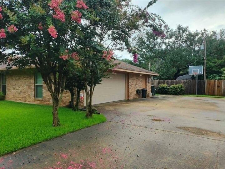Property Photo:  4004 Huntwick Boulevard  LA 71303 