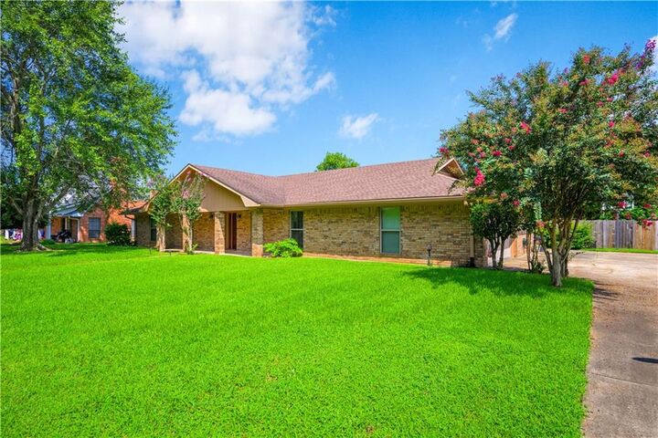 Property Photo:  4004 Huntwick Boulevard  LA 71303 