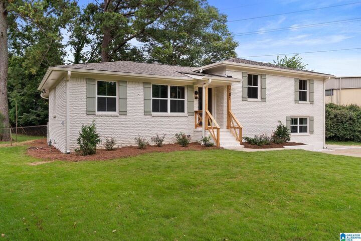 Property Photo: 101 Ridgemoor Drive AL 35209