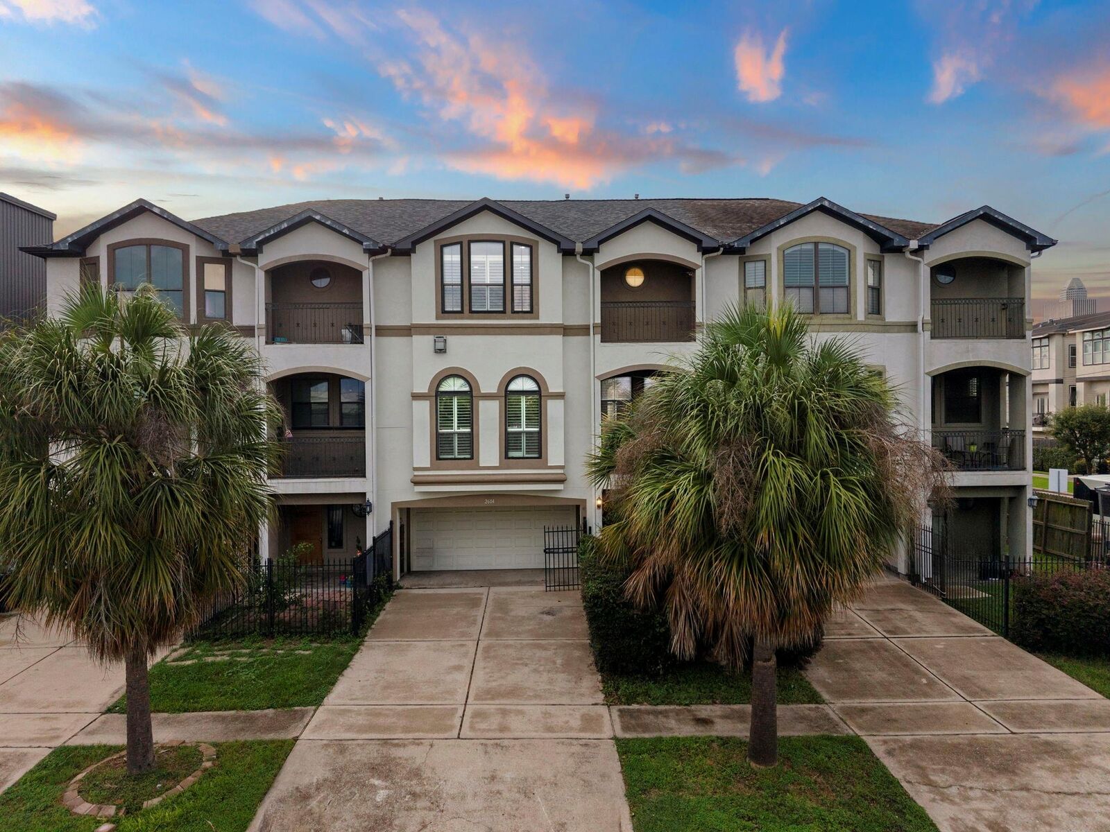 Property Photo:  2604 Chenevert Street  TX 77004 