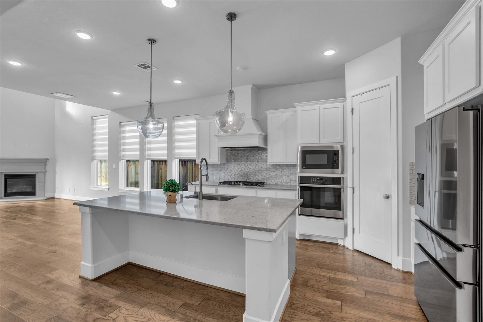 Property Photo:  16 Clearview Terrace Place  TX 77375 