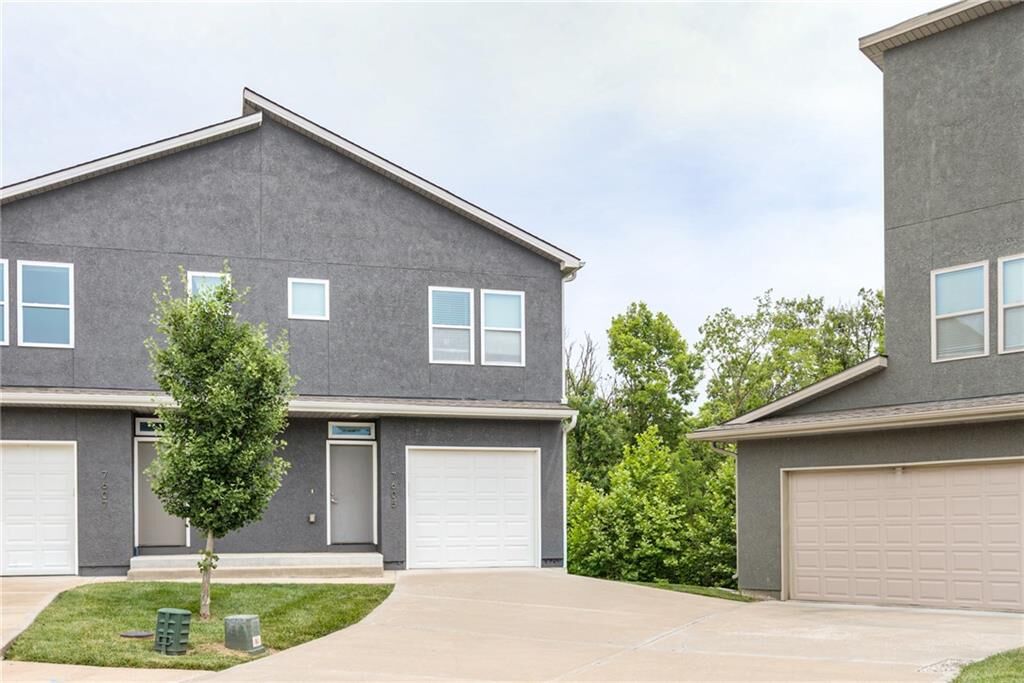 Property Photo:  7605 N Mercier Court 7605  MO 64118 