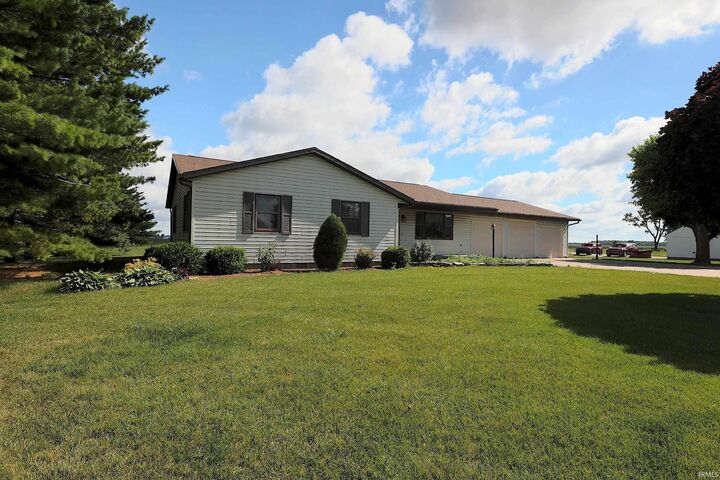 Property Photo: 2960 E 600 S IN 46792