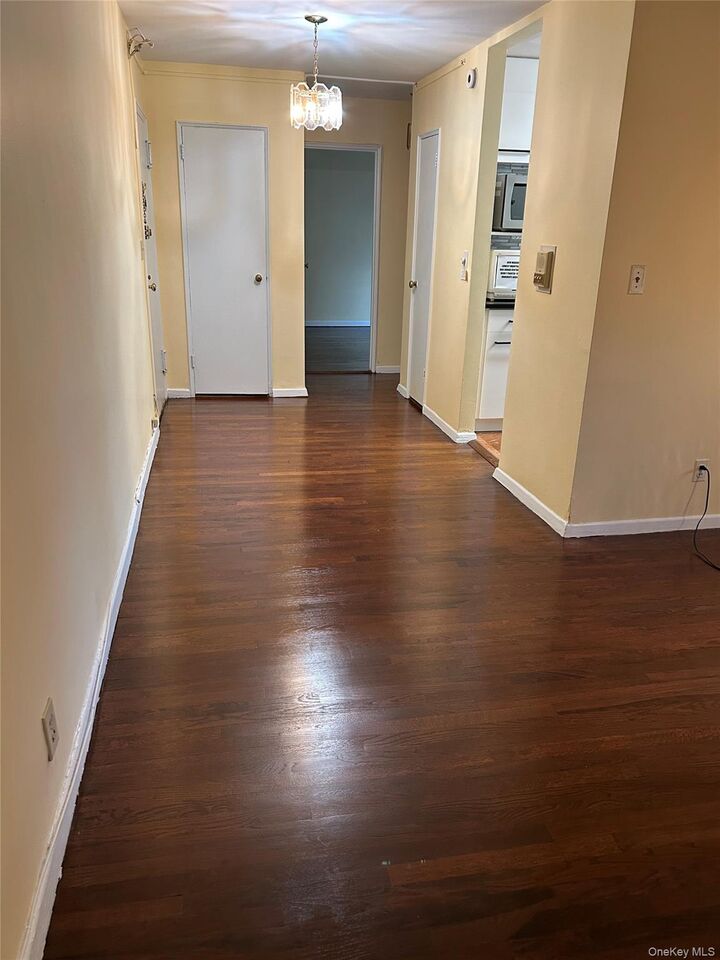 Property Photo:  365 Bronx River Road 3J  NY 10704 