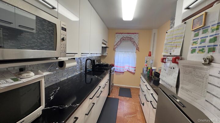 Property Photo:  365 Bronx River Road 3J  NY 10704 
