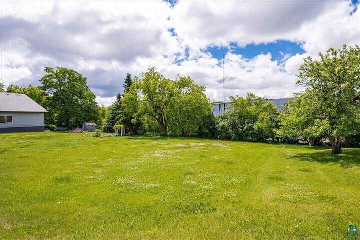 Property Photo:  424 E Upham Rd  MN 55811 