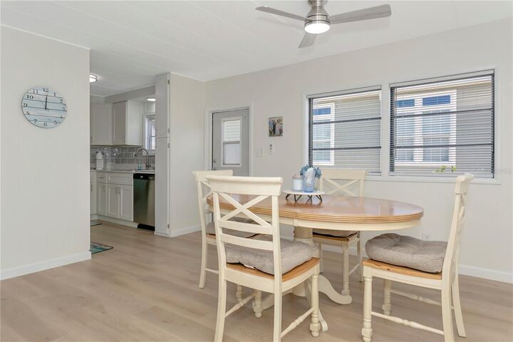 Property Photo: 115 White Oak Way FL 34237