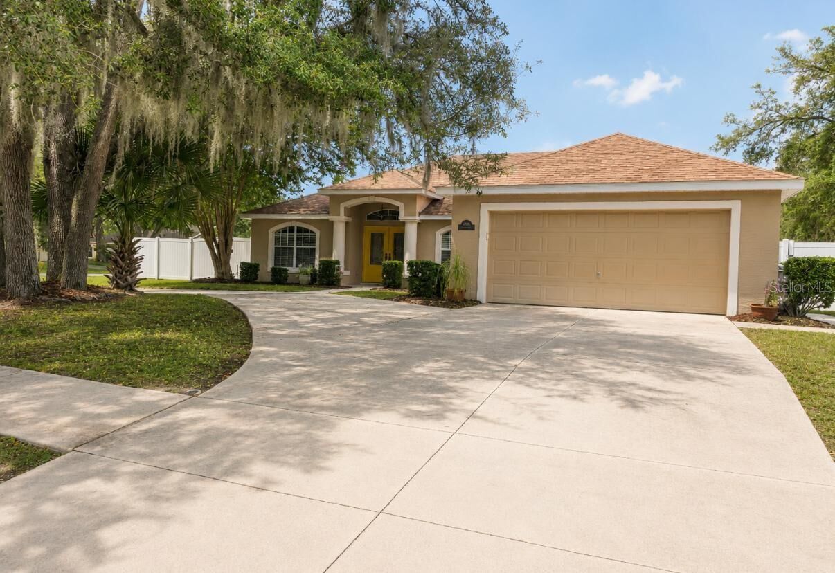 Property Photo:  34224 Shadewood Circle  FL 34788 