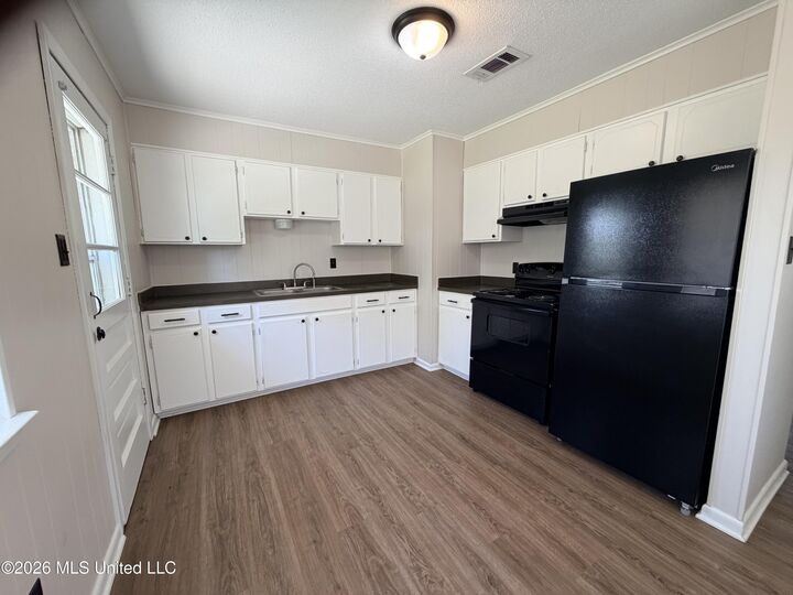Property Photo:  2206 33rd Avenue  MS 39501 