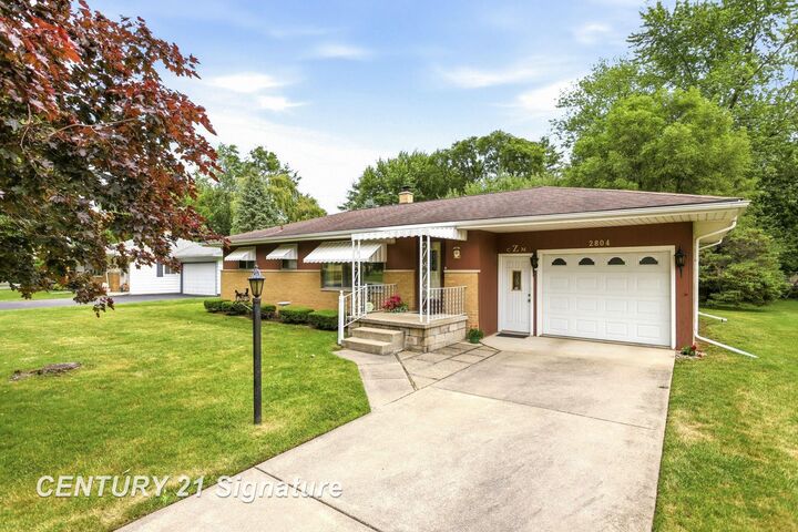 Property Photo: 2804 Courtland Place MI 48603