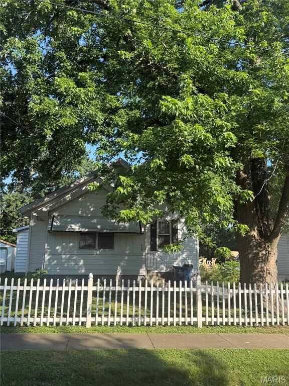 Property Photo: 404 S 4th Street IL 62232