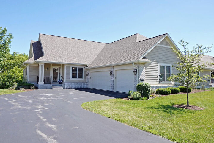 Property Photo: 2914 W Villa Dr WI 53132