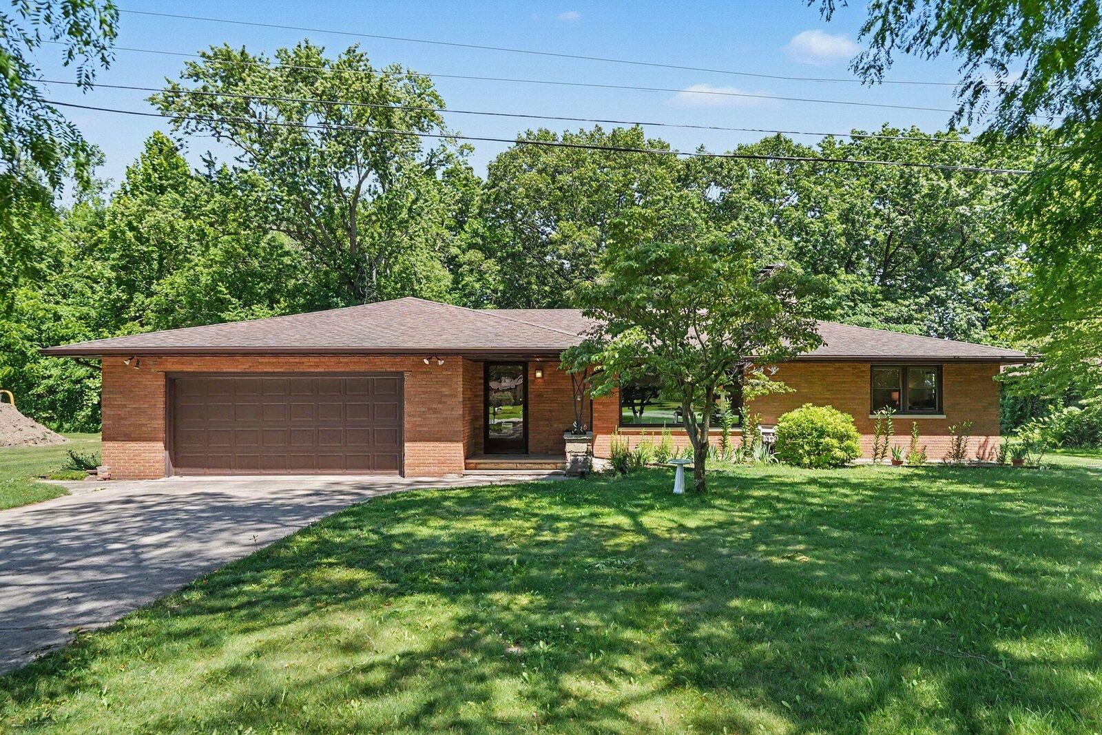 Property Photo:  2489 Washington Avenue  MI 49085 