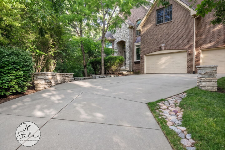 Property Photo: 426 W Haley's Hill Court IL 60067