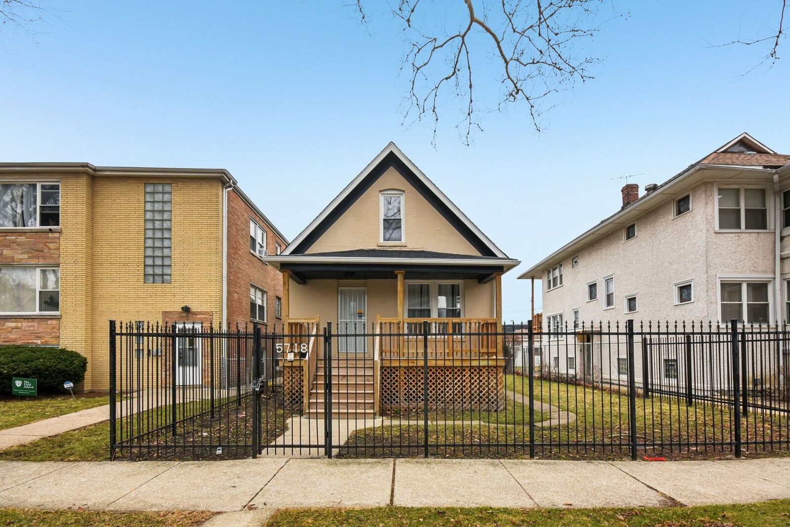 Property Photo:  5718 W Superior Street  IL 60644 