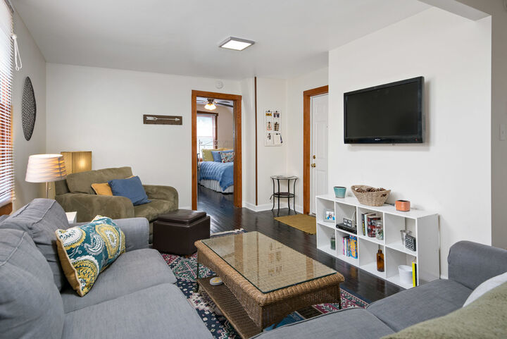Property Photo:  1512 W School Street 3  IL 60657 