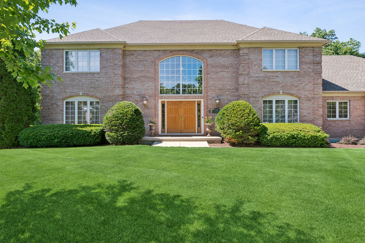Property Photo: 130 N Buckingham Drive IL 60554