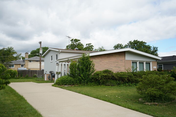 Property Photo:  54 Fernwood Drive  IL 60025 