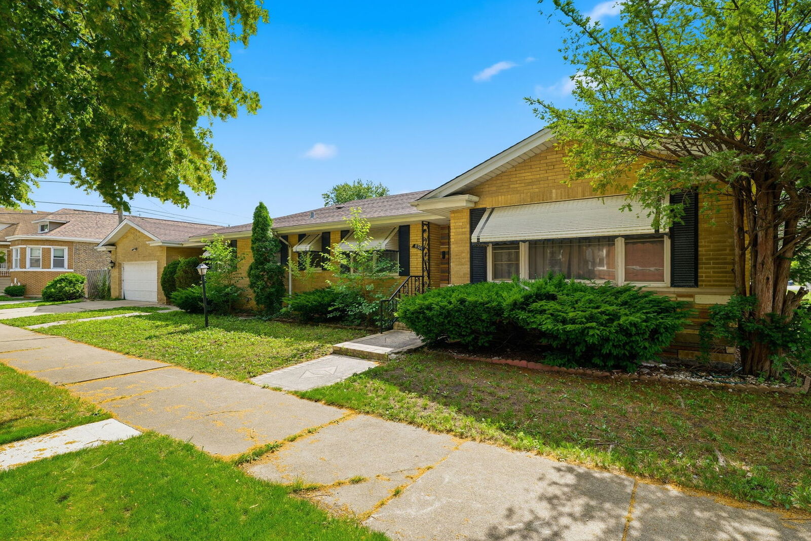 Property Photo: 8300 S Hermitage Avenue IL 60620