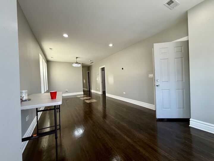 Property Photo: 2118 S 59th Avenue 2 IL 60804