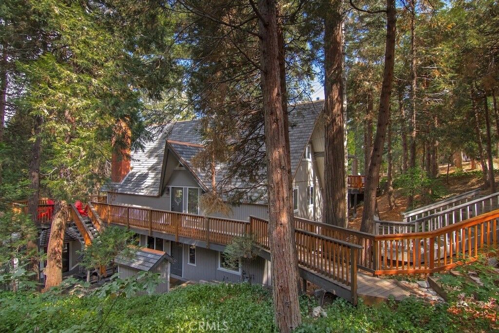 Property Photo: 422 Klamath CA 92352