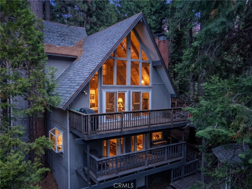 Property Photo: 422 Klamath CA 92352