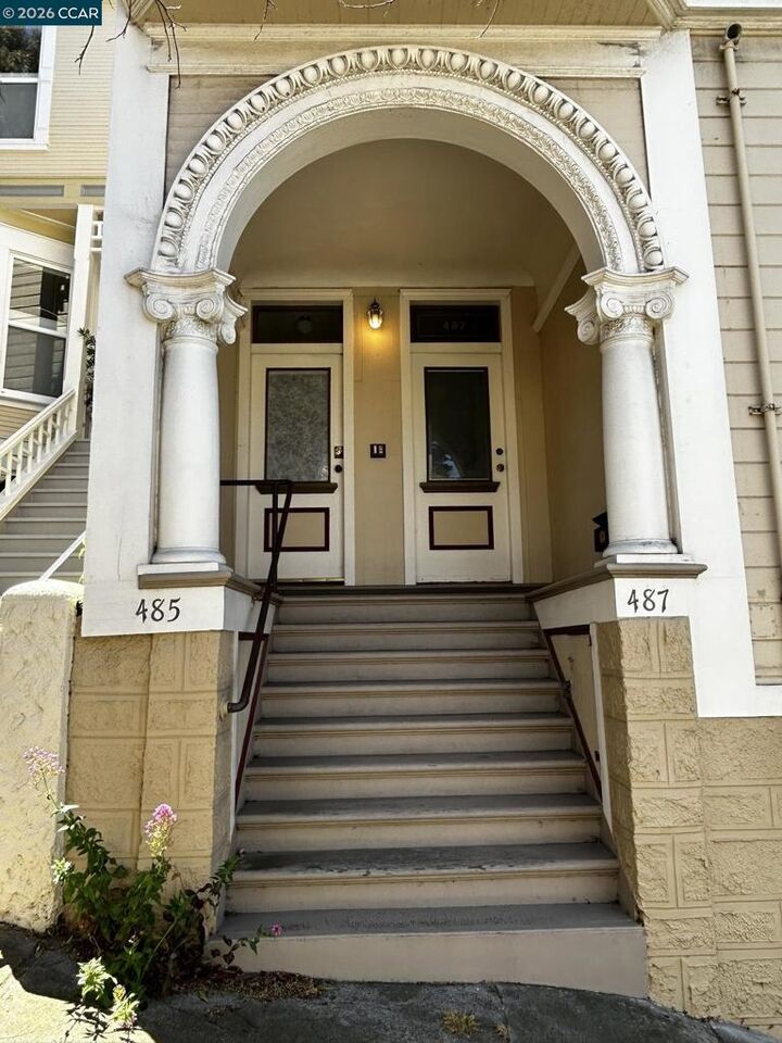 Property Photo:  485 Hill St  CA 94114 