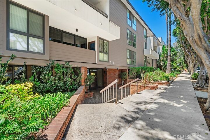 Property Photo: 911 N Kings Road 319 CA 90069