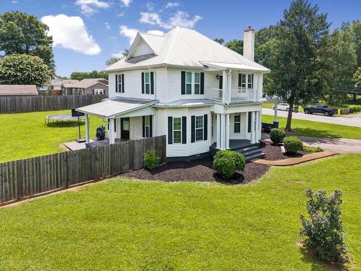 Property Photo: 106 Lafayette Ave TN 38464