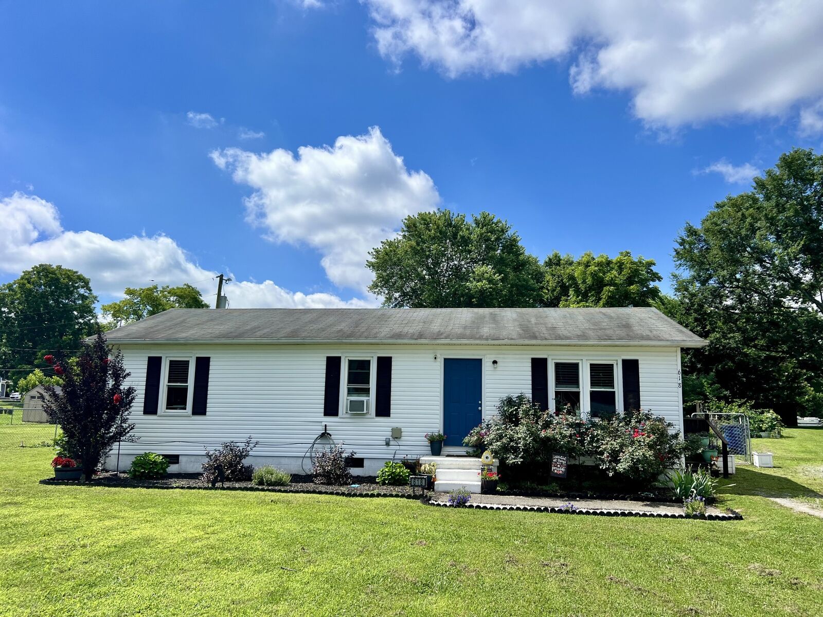 Property Photo:  618 Coble Cir  TN 37160 
