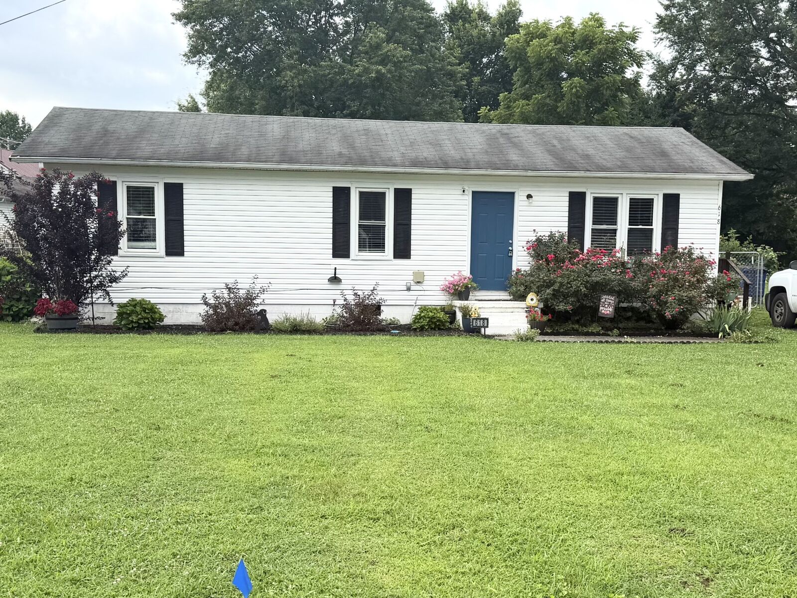 Property Photo: 618 Coble Cir TN 37160