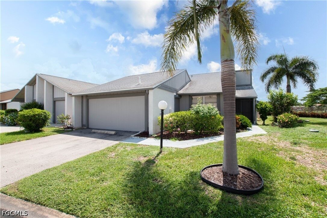 Property Photo:  9749 Maplecrest Circle  FL 33936 