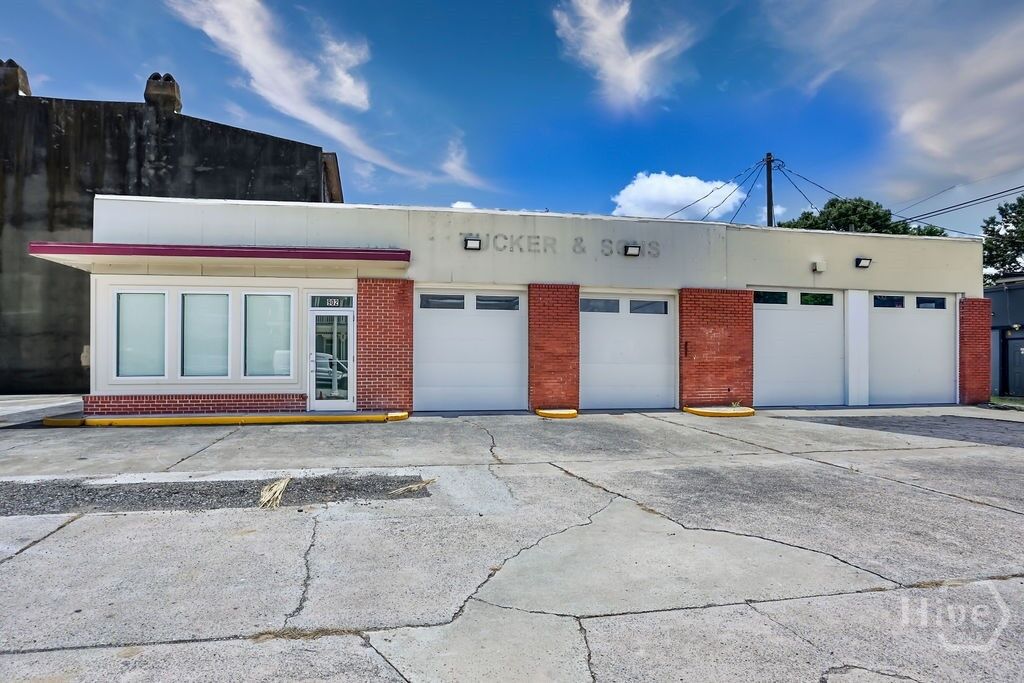 Property Photo:  902 Montgomery Street  GA 31401 