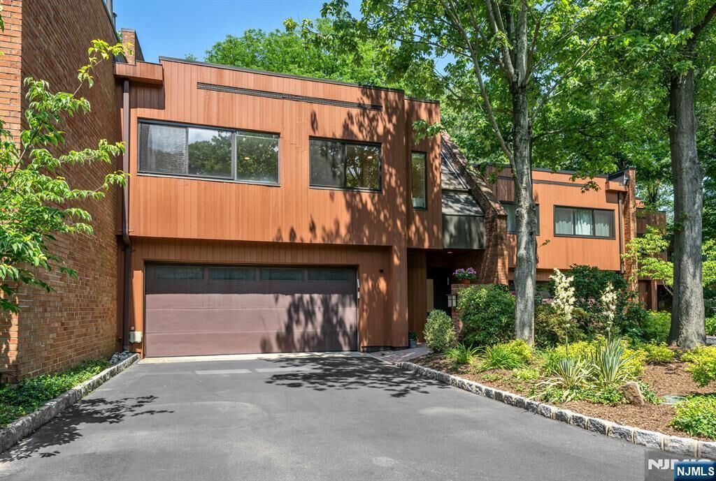 Property Photo:  12 Kira Lane  NJ 07631 