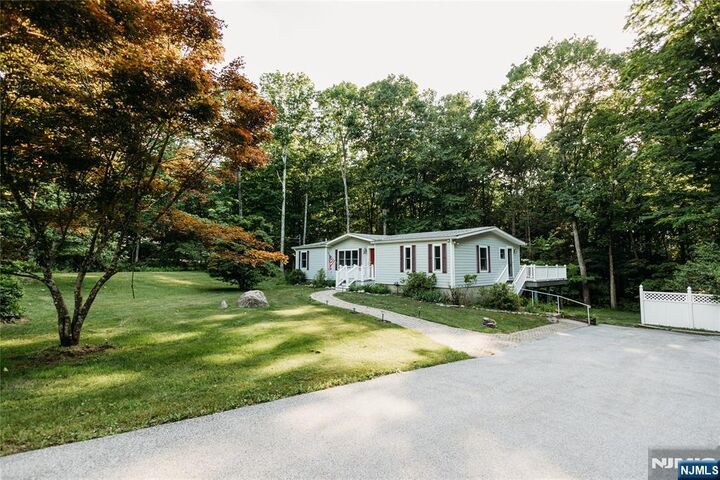 Property Photo:  7 New Myrtle Drive  NJ 07827 