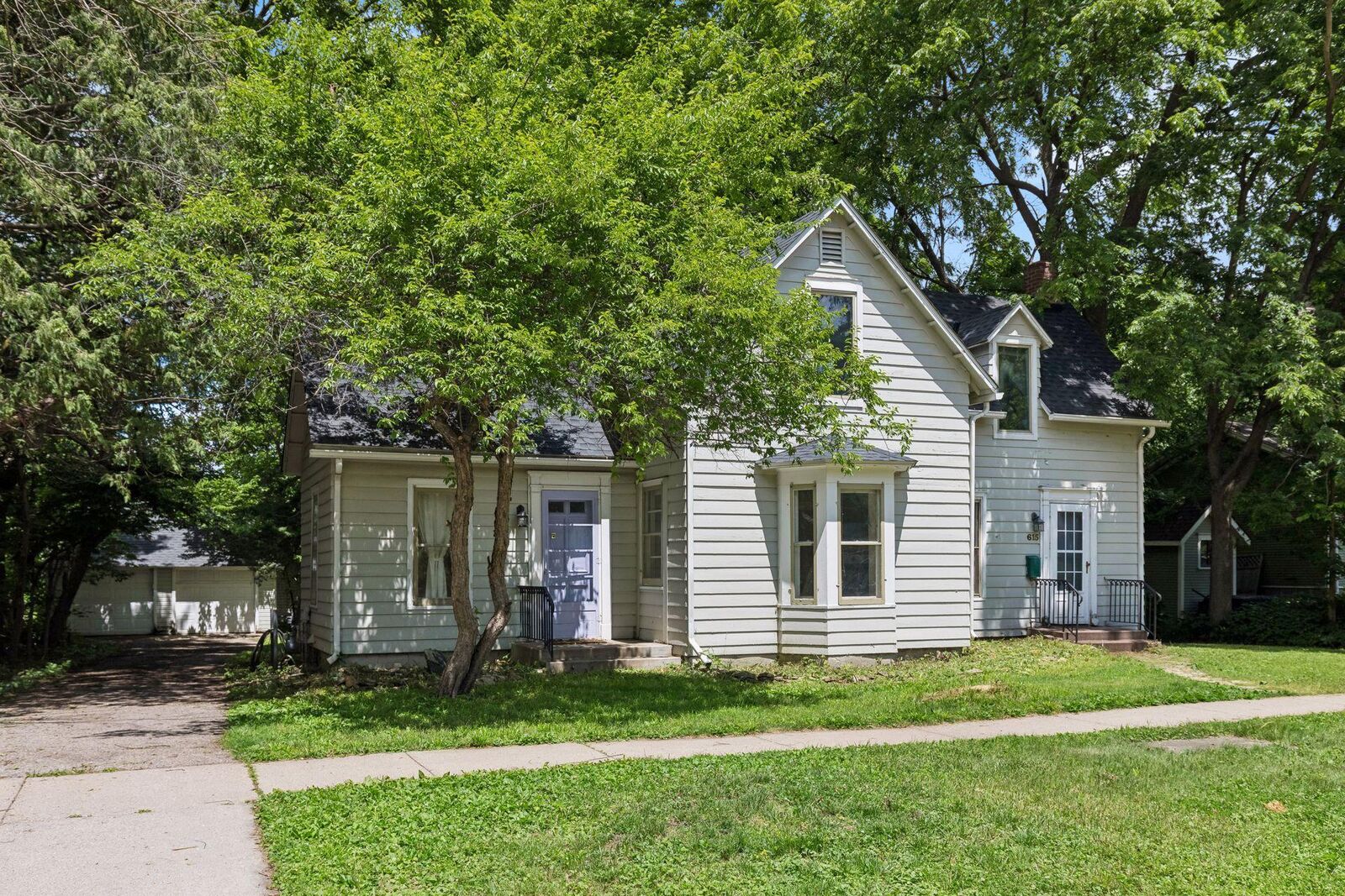 Property Photo:  615 2nd Street E  MN 55057 
