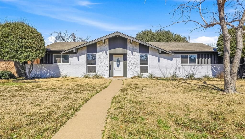 Property Photo:  1813 Crockett Street  TX 75042 