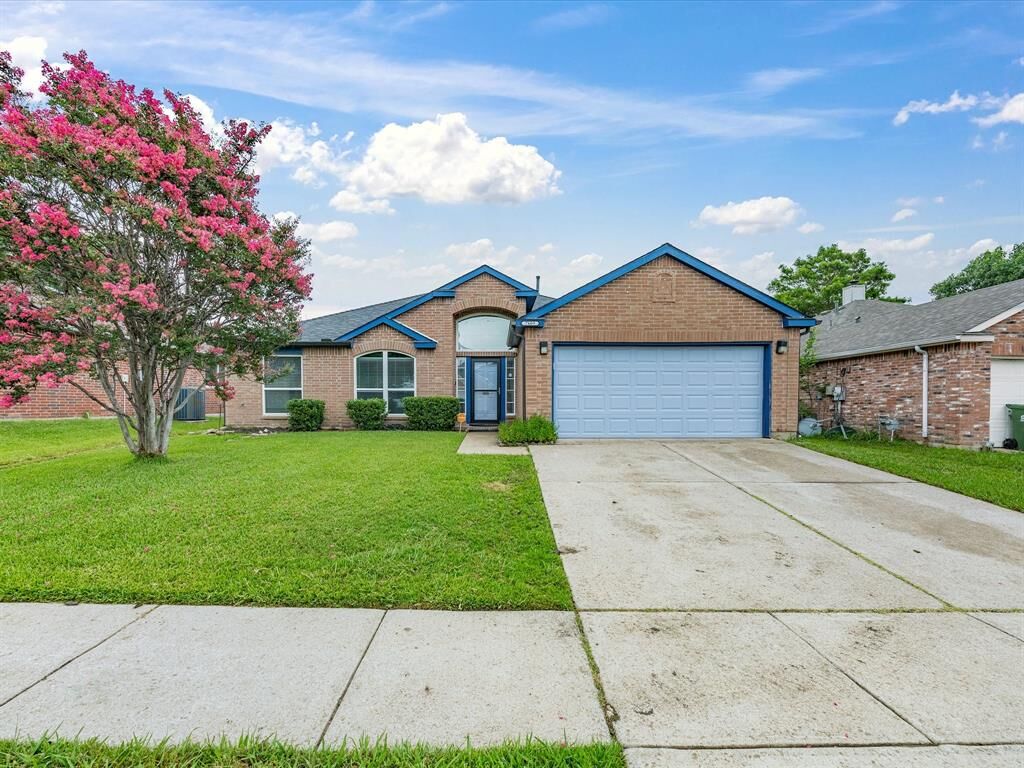 Property Photo: 7609 Albany Lane TX 76002