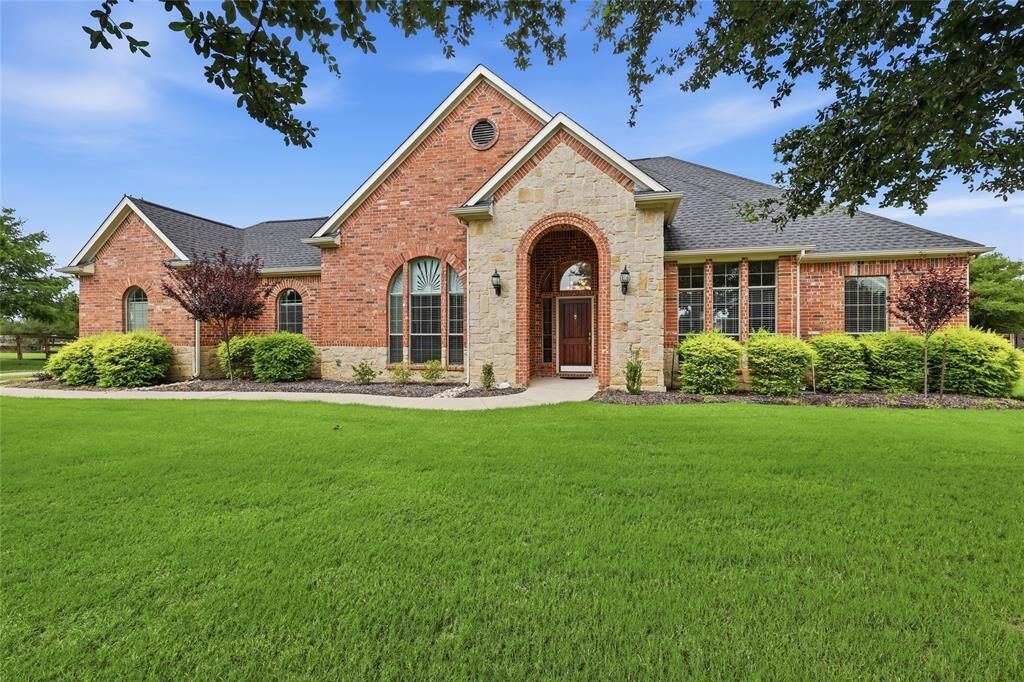 Property Photo: 2705 Winthrop Hill Road TX 76226