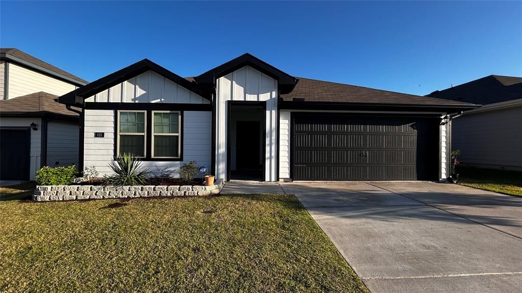 Property Photo:  818 Coastline Way  TX 75407 